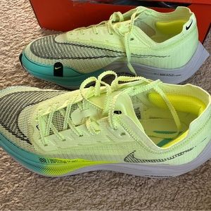 New in box Nike Vaporfly women’s size 10.5 (men’s 9) ZoomX NEXT% 2 - CU4123-700